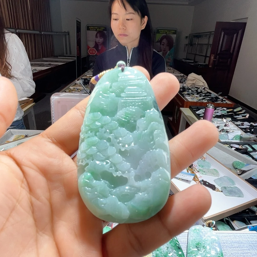 翡翠未镶嵌颈饰一