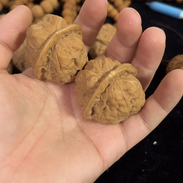 文玩核桃把件41左右微微瑕蛤蟆头，编号010