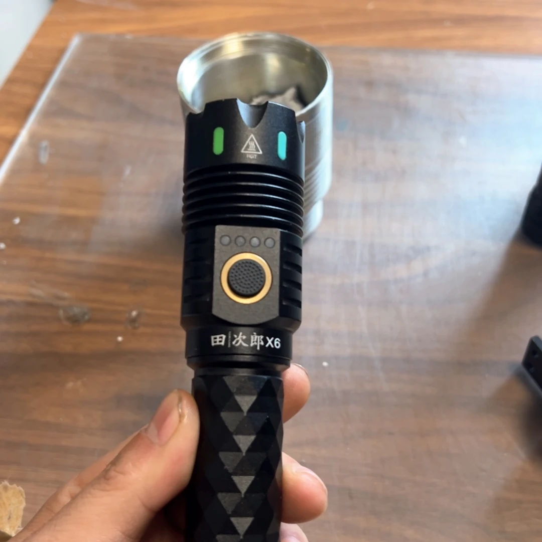 X6强光照射手电万流小直