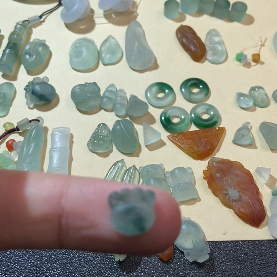 定制翡翠挂件未镶嵌