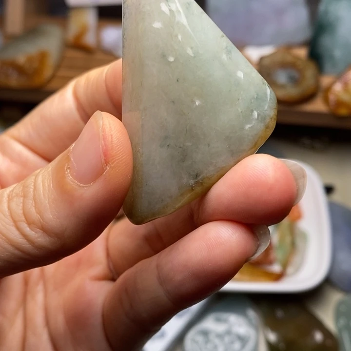 颈饰未镶嵌翡翠天然