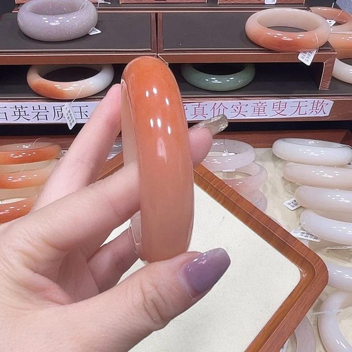 用***7石英质玉手镯未镶嵌