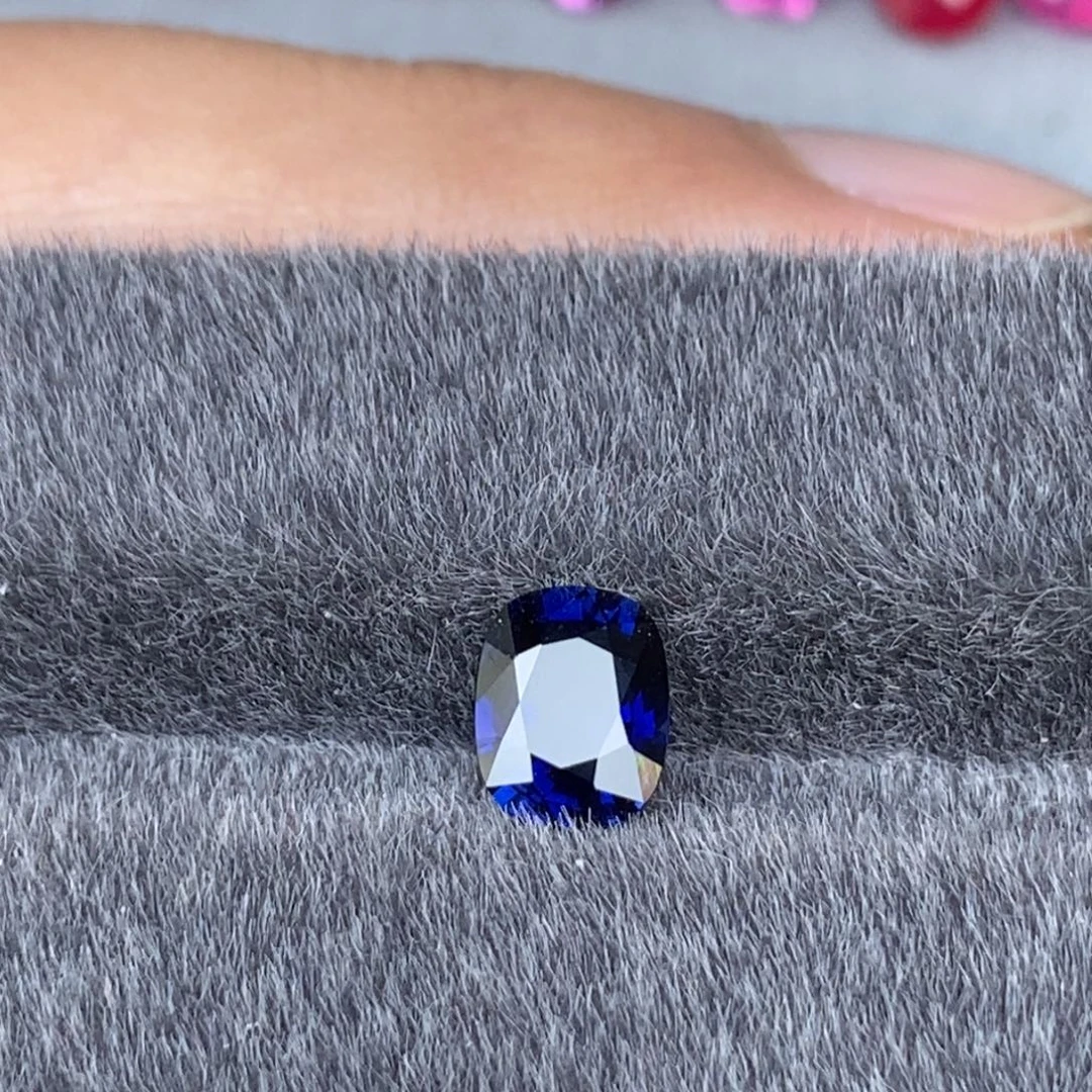 裸石蓝宝石1.68ct 无烧皇家蓝