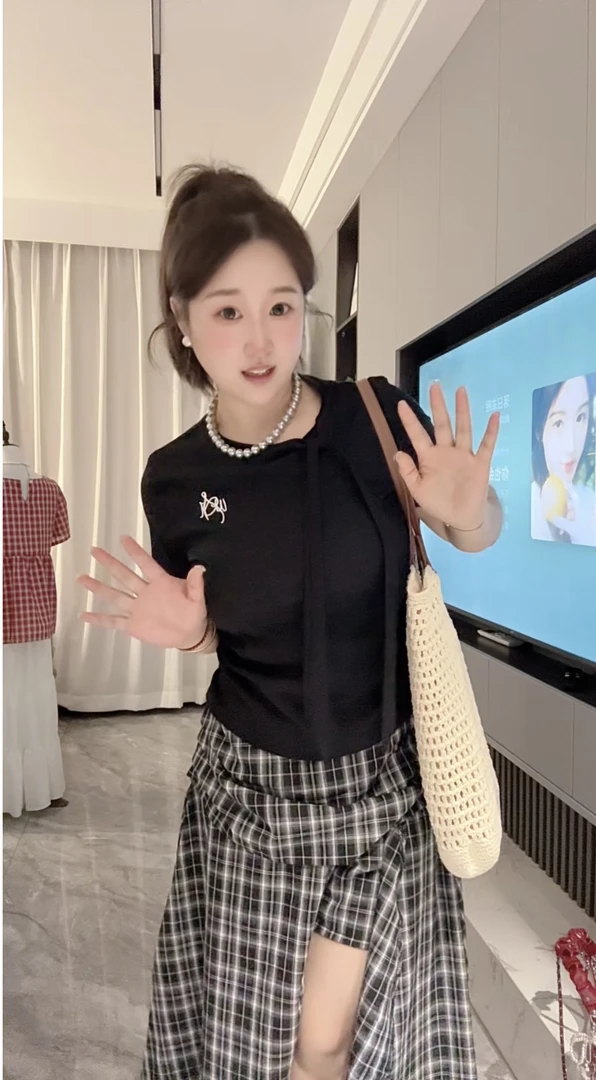 「小吴家」韩系穿搭一整套夏季短袖上衣不规则格纹半身裙子两件套