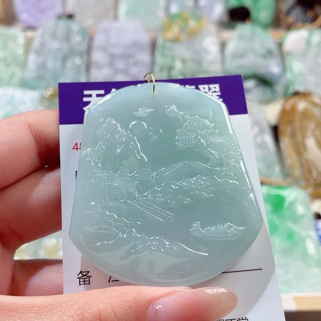翡翠未镶嵌颈饰山水
