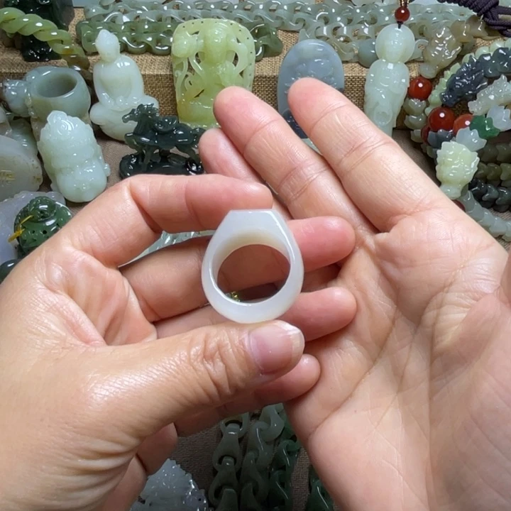 *****和田玉未镶嵌颈饰