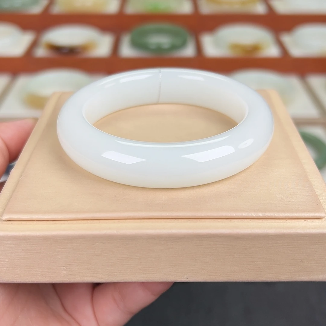 和田玉未镶嵌手镯白玉