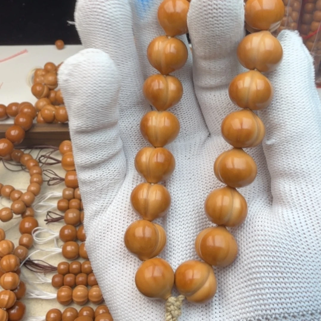 吊坠猴头核桃瑕疵屁桃