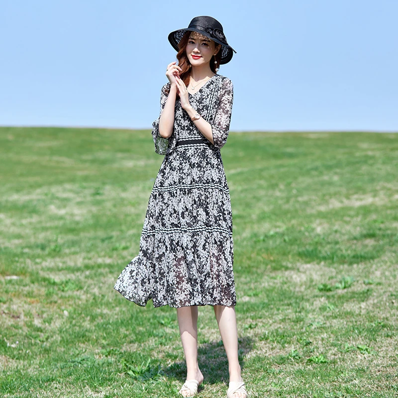 气质碎花夏季极简风冰丝麻料连衣裙五分袖时尚法式大码显瘦洋气