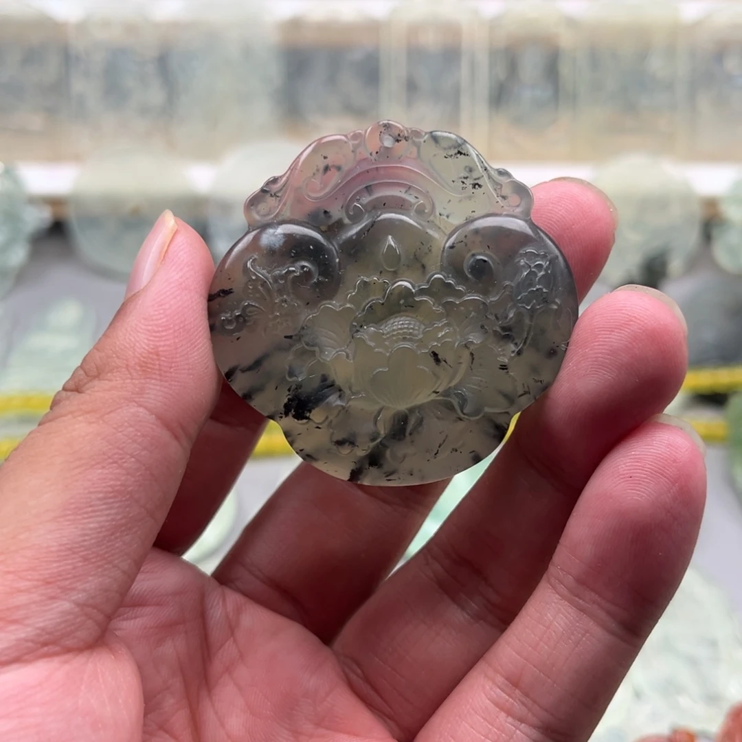 未镶嵌蛇纹石玉颈饰