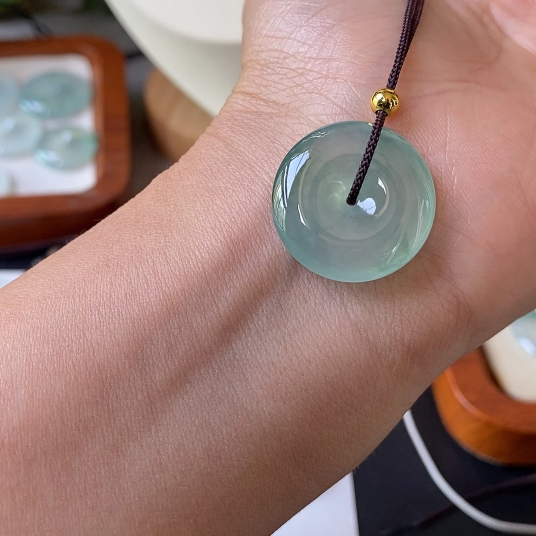 翡翠未镶嵌颈饰天然的缅甸翡翠A货