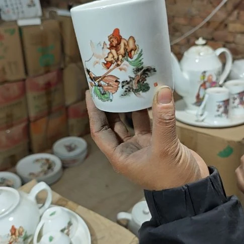 库存微瑕三打白骨精笔筒