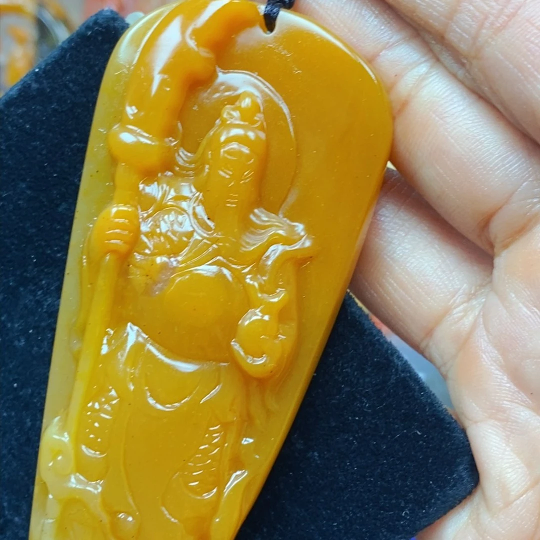 未镶嵌石英质玉（黄龙玉）颈饰