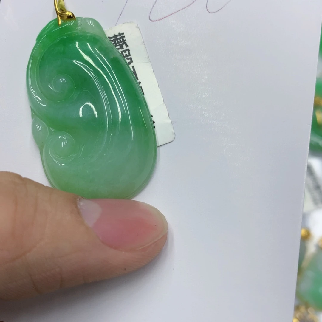 翡翠颈饰18K金镶嵌翡翠