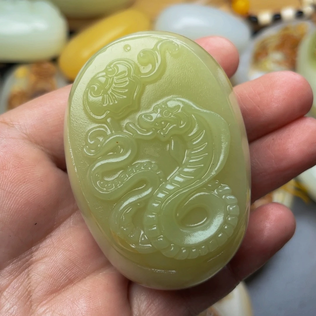 石材方解石手把件蛇