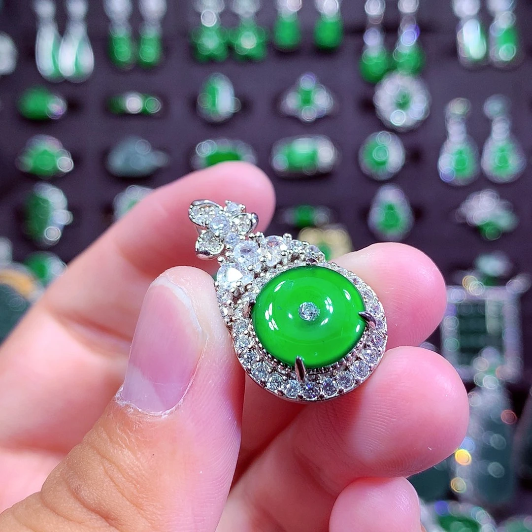 颈饰未镶嵌翡翠天然