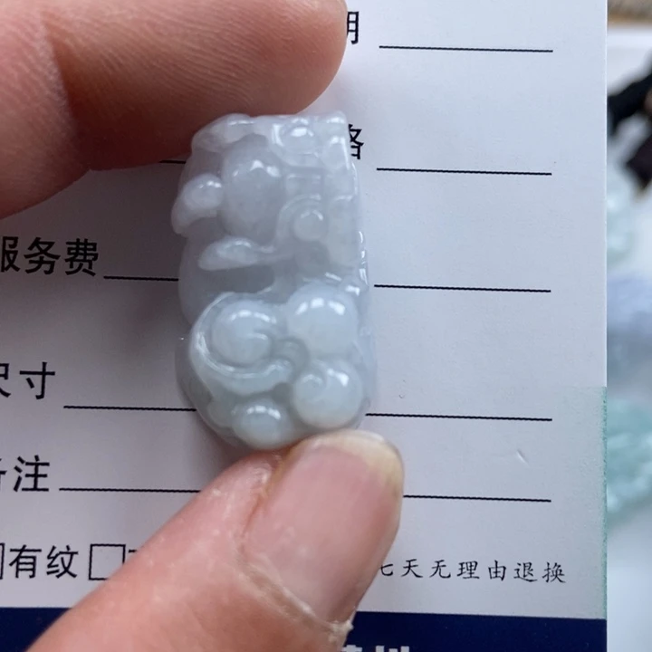 翡翠未镶嵌颈饰貔貅