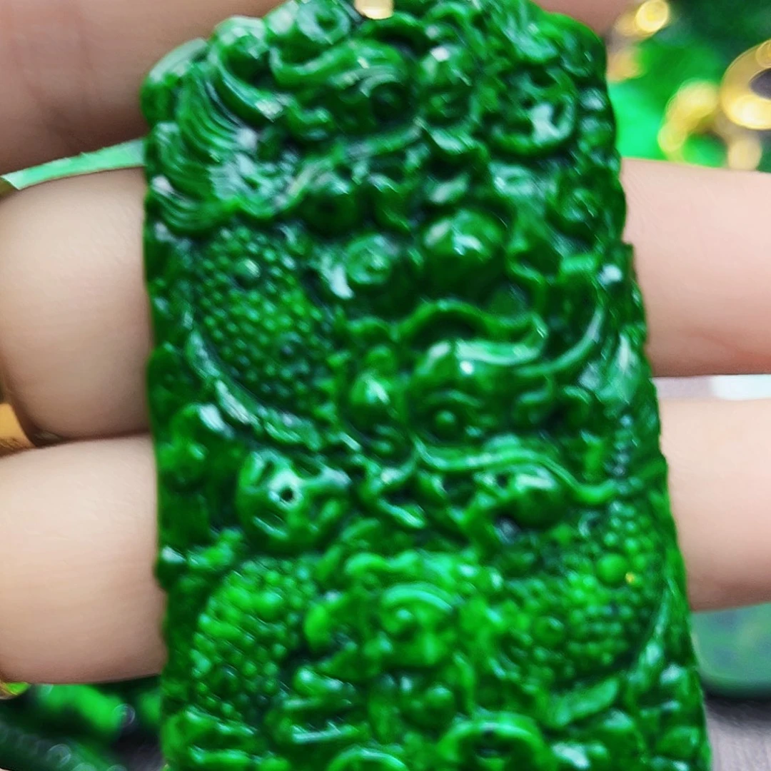 颈饰18K金镶嵌翡翠
