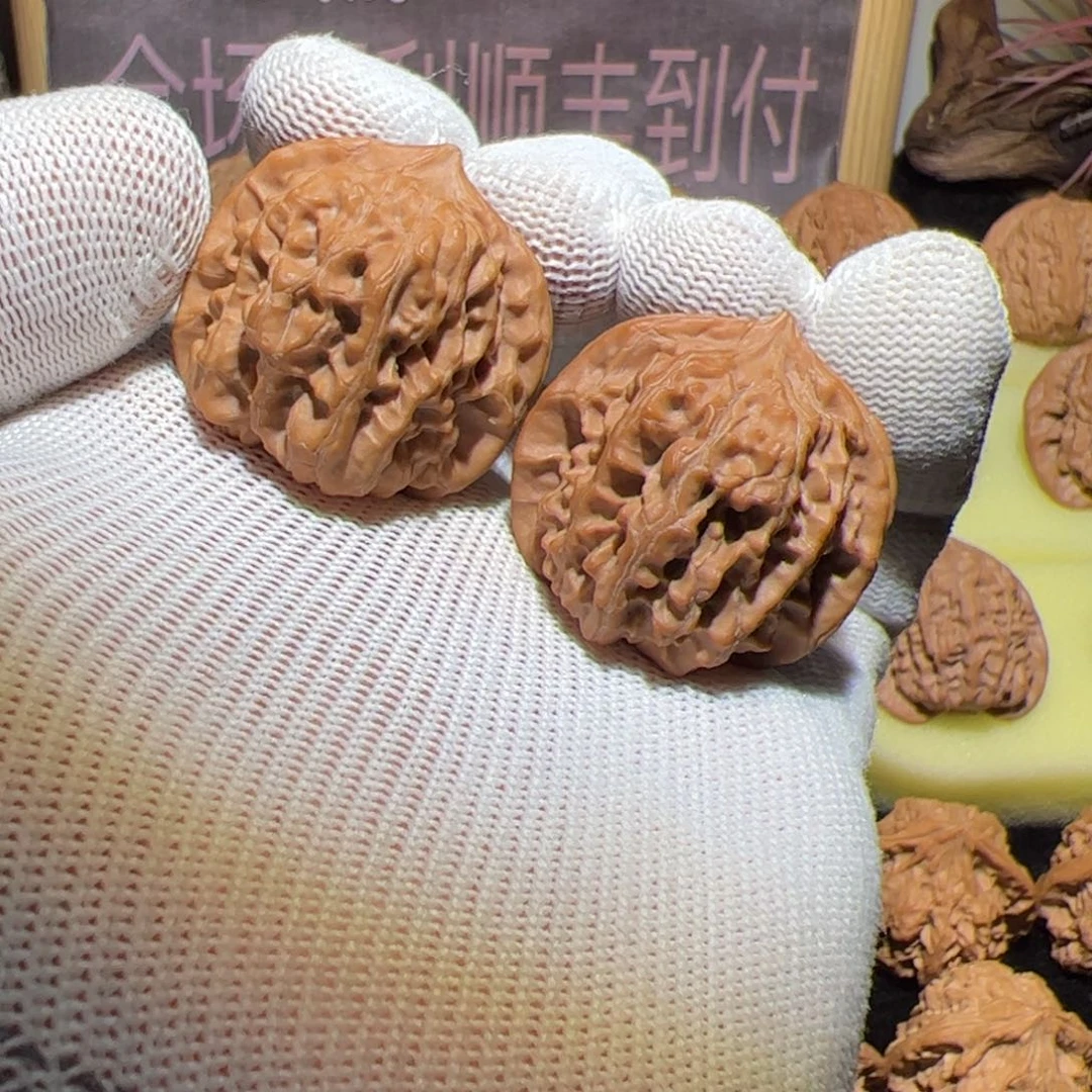 文玩核桃吊坠野生方块