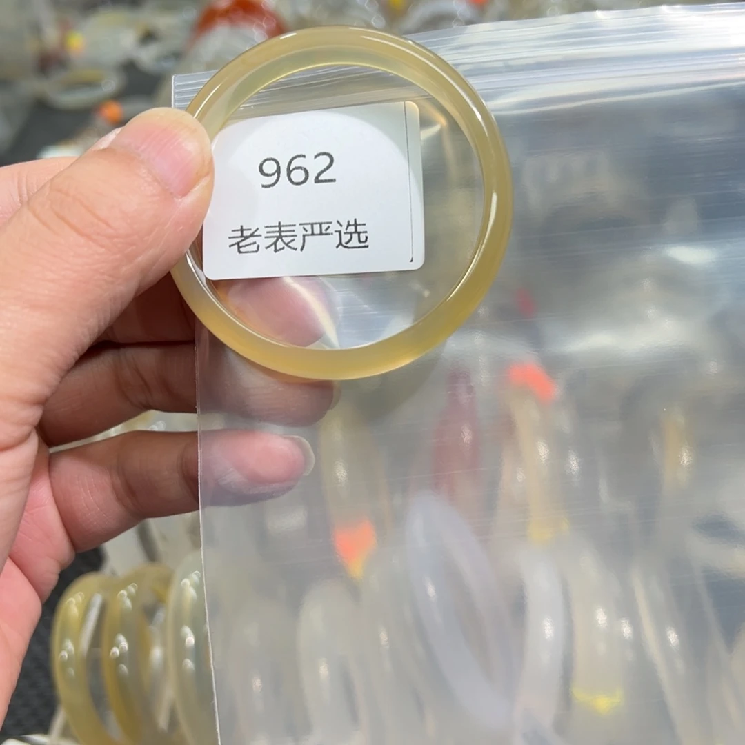 玛瑙/玉髓手镯未镶嵌无***丝52有丝带
