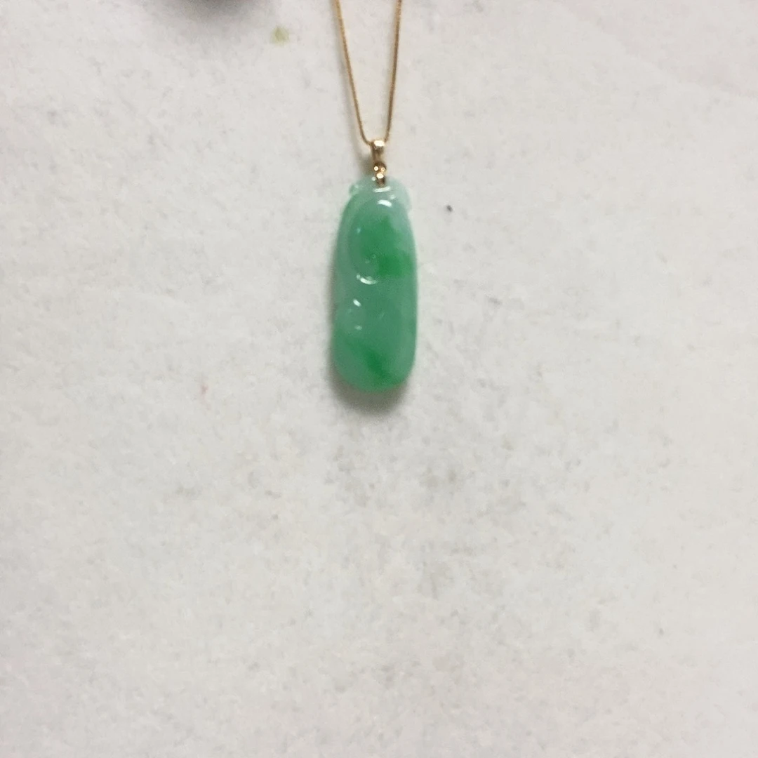 翡翠颈饰18K金镶嵌简单