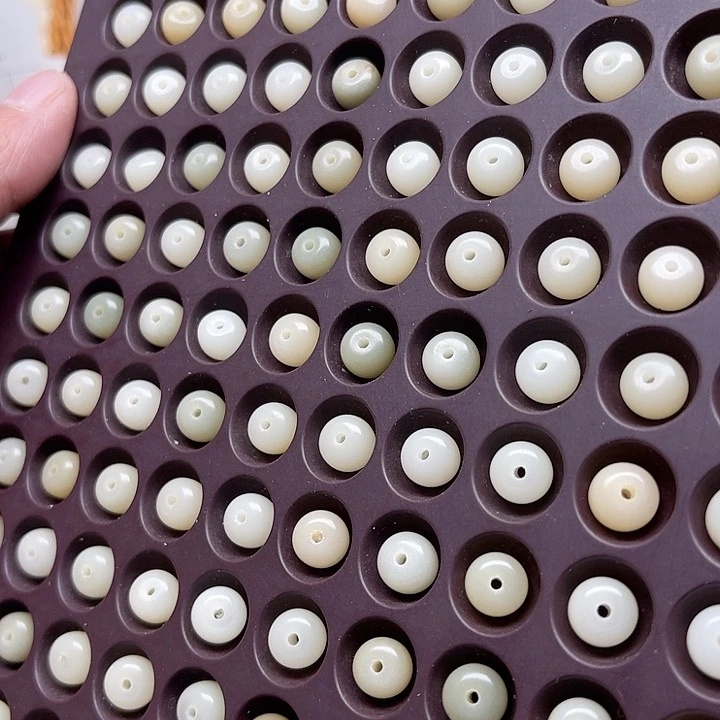 白玉菩提吊坠微瑕8-6冰墩130颗