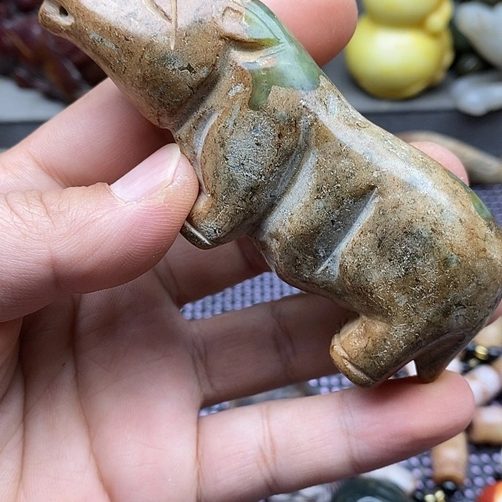 未镶嵌蛇纹石玉颈饰