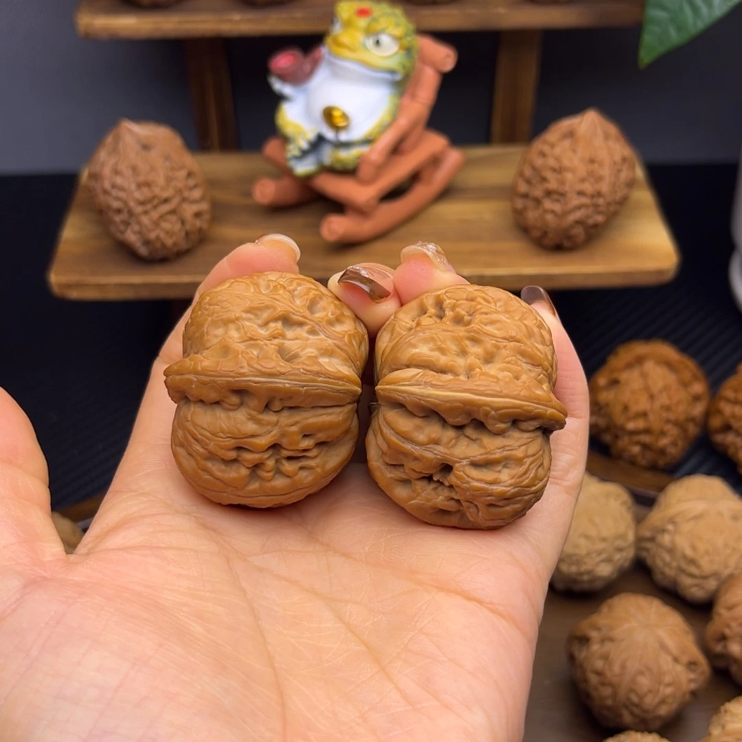 夜***高文玩核桃把件元宝 43 白茬微微修