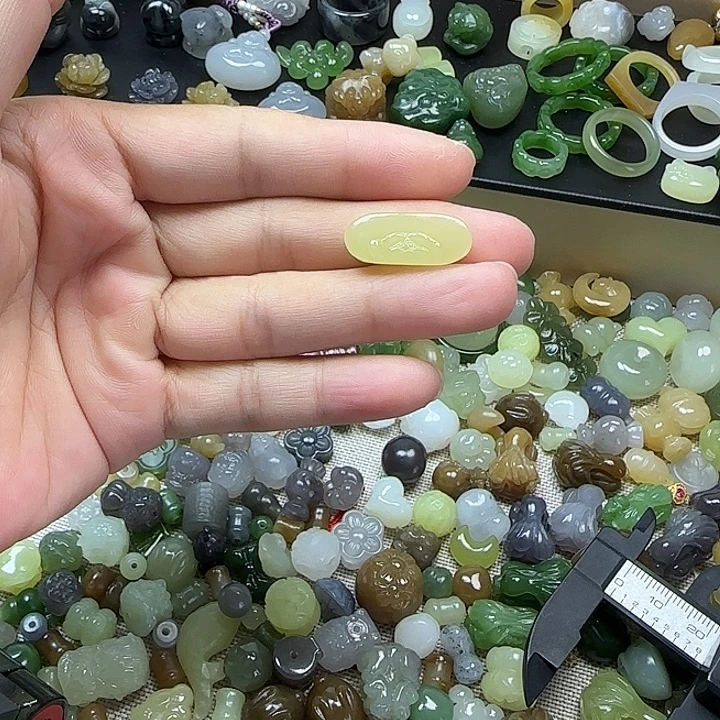 未镶嵌和田玉挂件