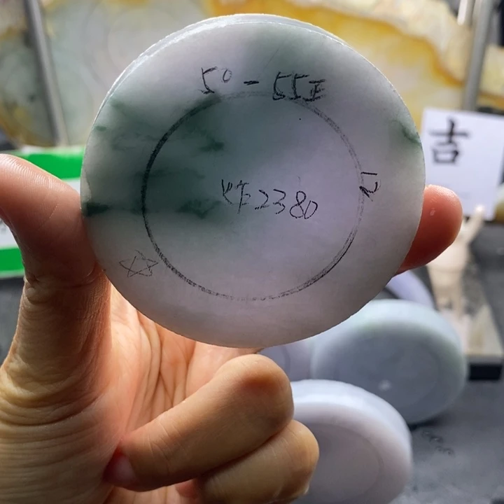 未镶嵌翡翠手镯定制翡翠