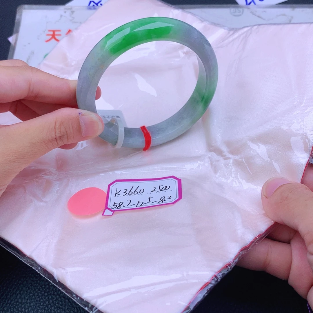 翡翠手镯未镶嵌我