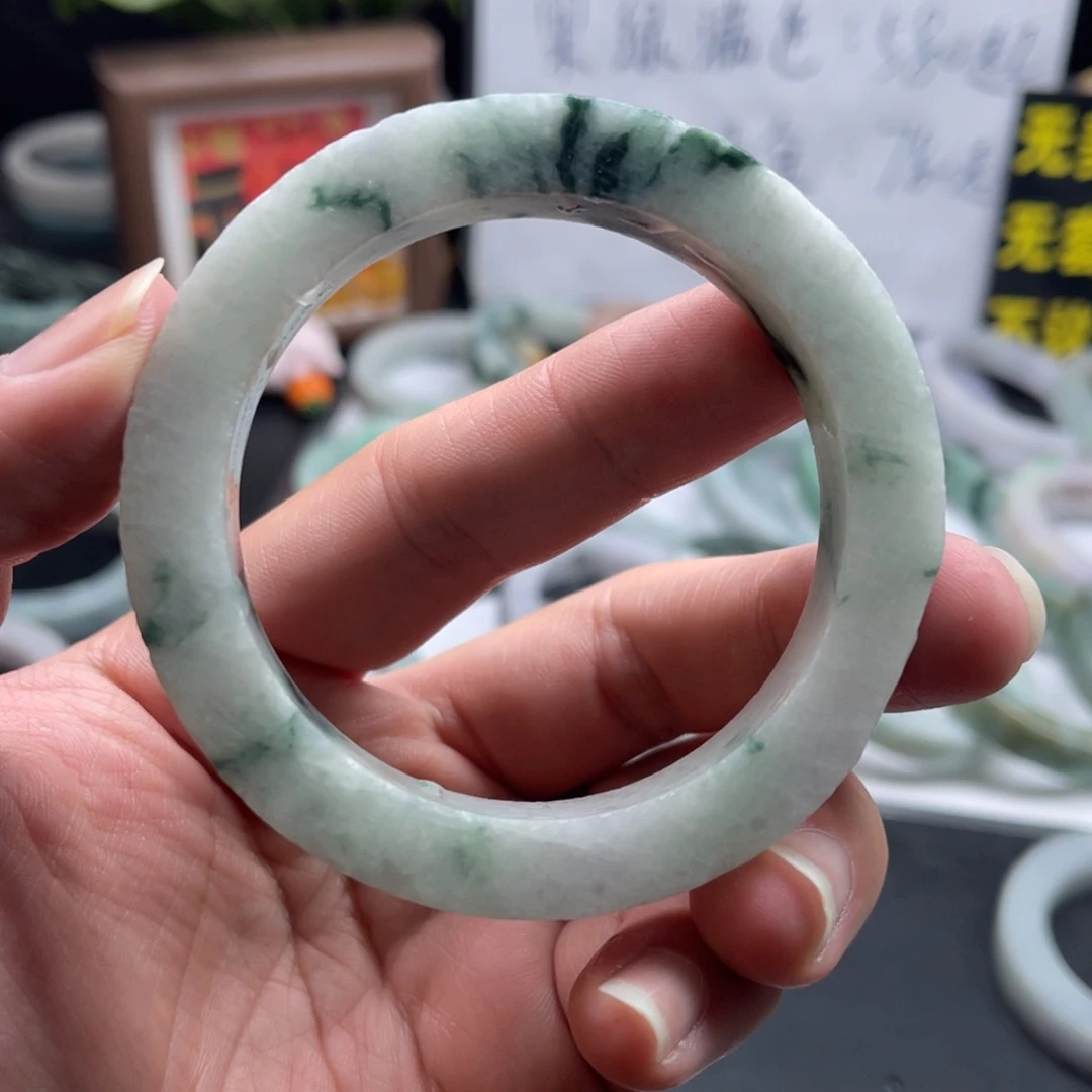 定制翡翠未镶嵌手镯