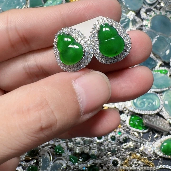 翡翠未镶嵌颈饰天然A货翡翠放漏