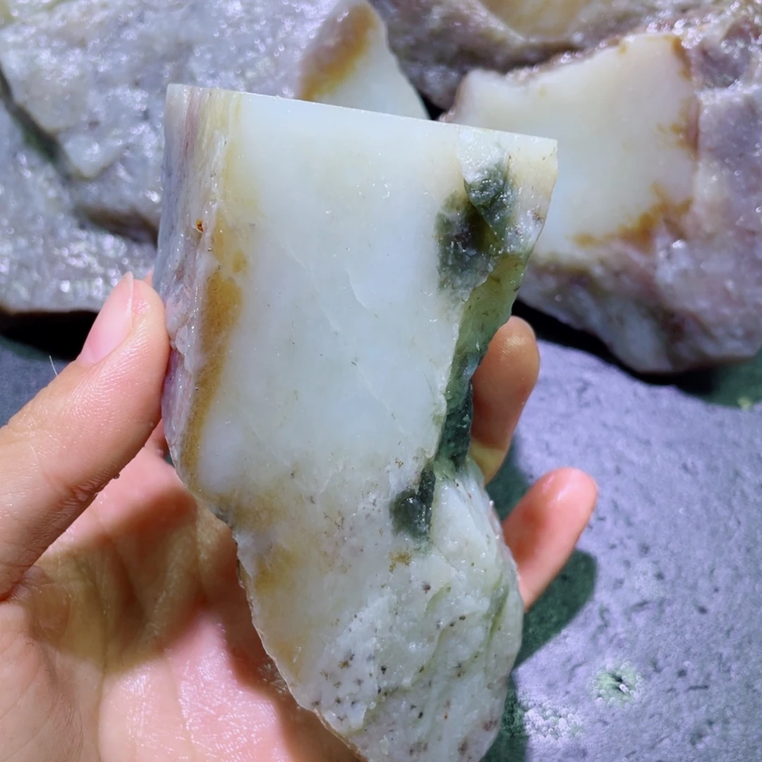 和田玉未镶嵌珠宝半成品