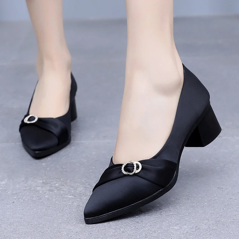 老北京布鞋女2025新款洋气高跟鞋粗跟妈妈鞋透气工作鞋软底不累脚