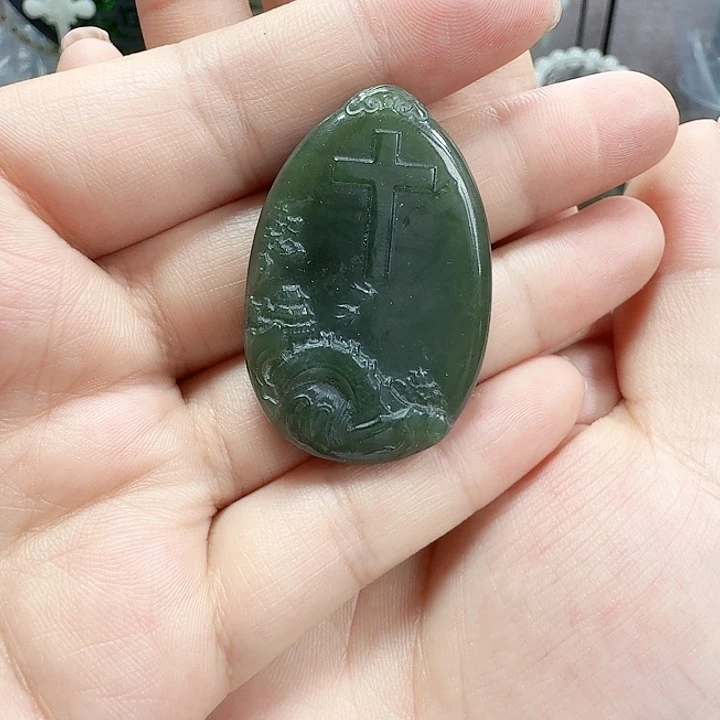 和田玉未镶嵌颈饰清货有瑕疵不退换