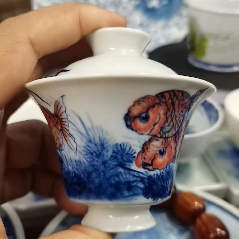 景德镇陶瓷青花金鱼盖碗