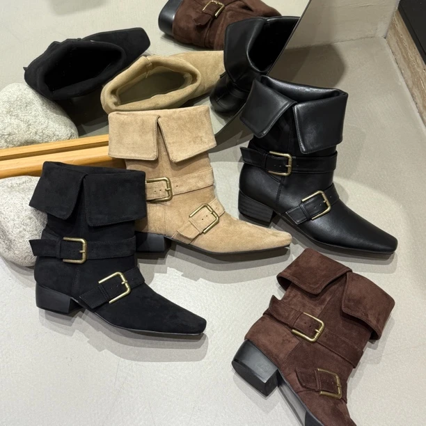 2025秋冬复古方头皮带扣套筒粗跟短靴女时髦绒面中跟低筒西部靴子