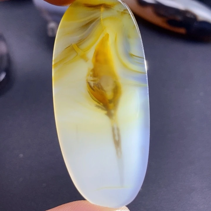 玛瑙/玉髓颈饰未镶嵌言*