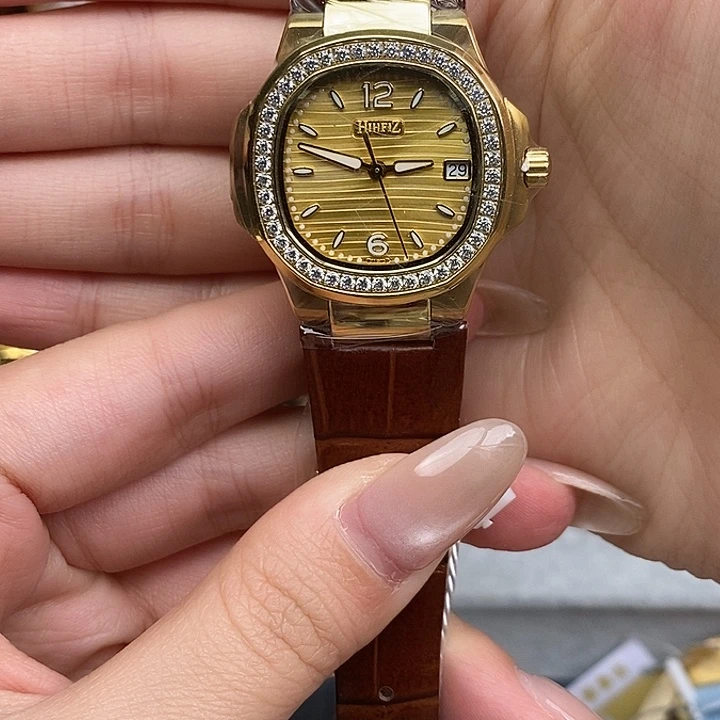 小牛皮锻造碳石英机芯女款鹦鹉螺黄金腕表32mm
