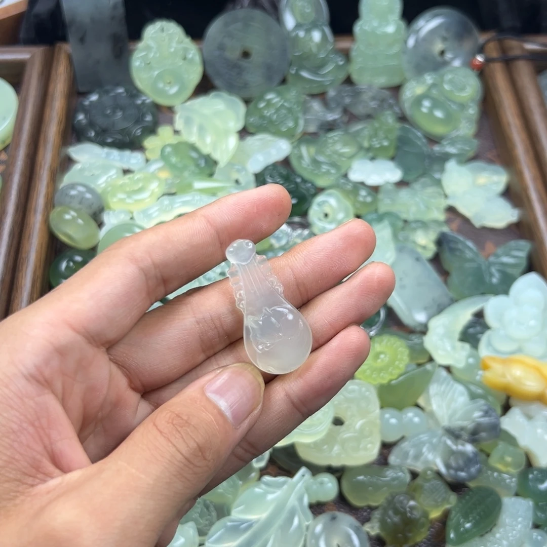 蛇纹石玉合金颈饰
