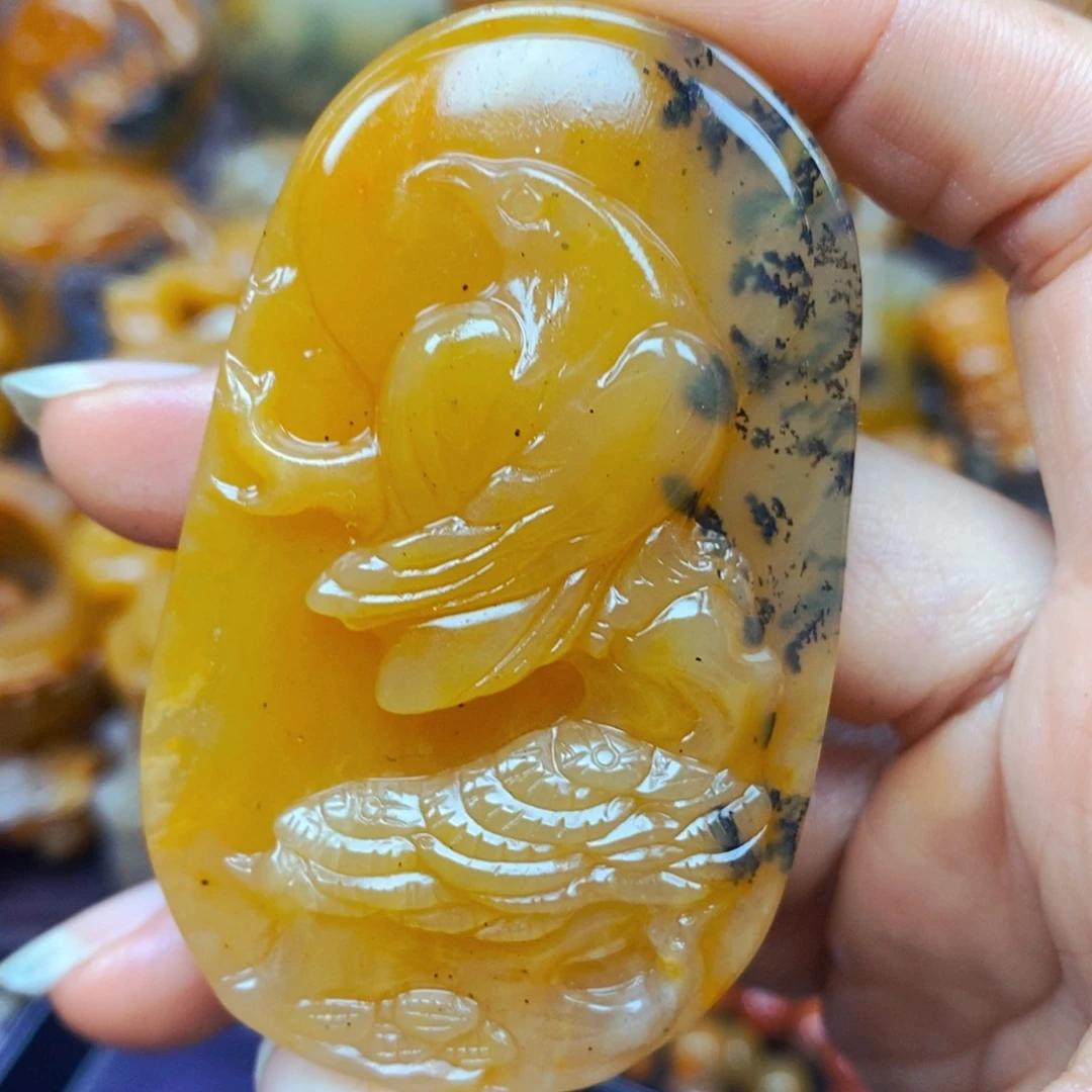 未镶嵌石英质玉（黄龙玉）颈饰