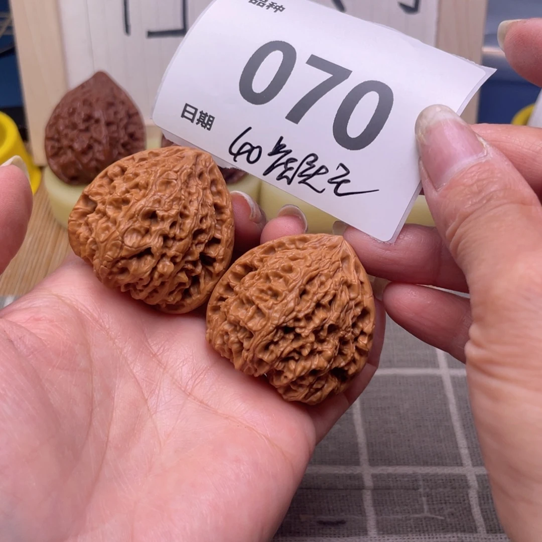 把件文玩核桃70号40虎头王