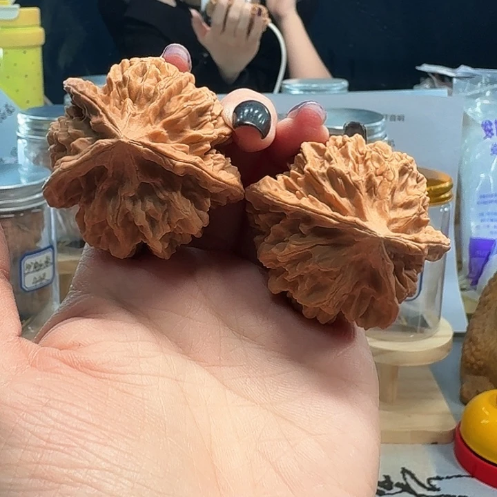 桃核吊坠帝王三棱