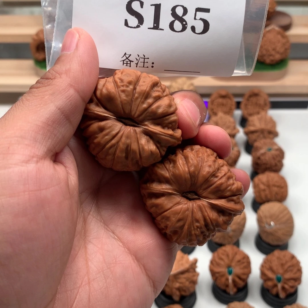 【闪购商品】文玩核桃吊坠故*，隐隐约约