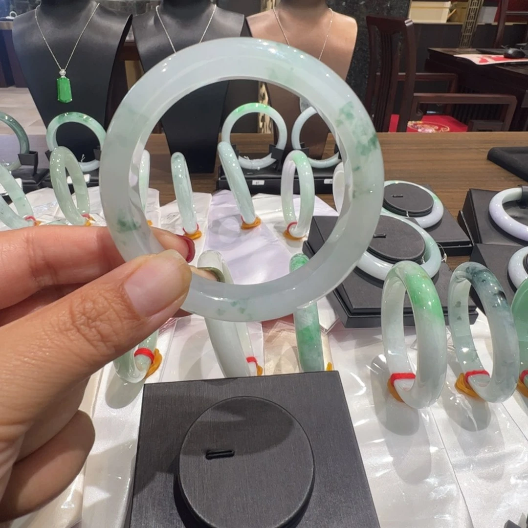 翡翠手镯（圆镯）未镶嵌