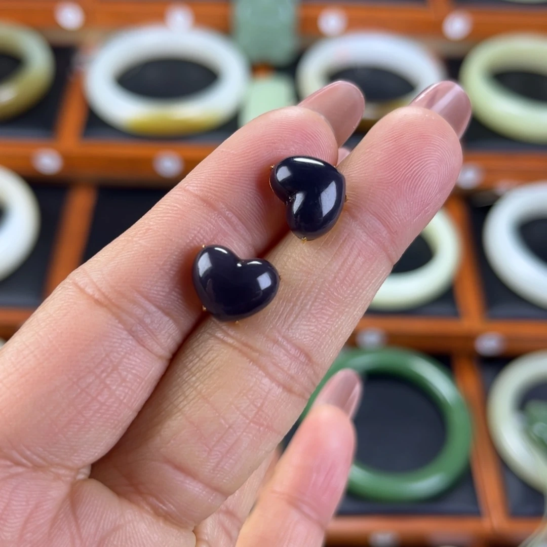 和田玉耳饰18K金镶嵌是****?