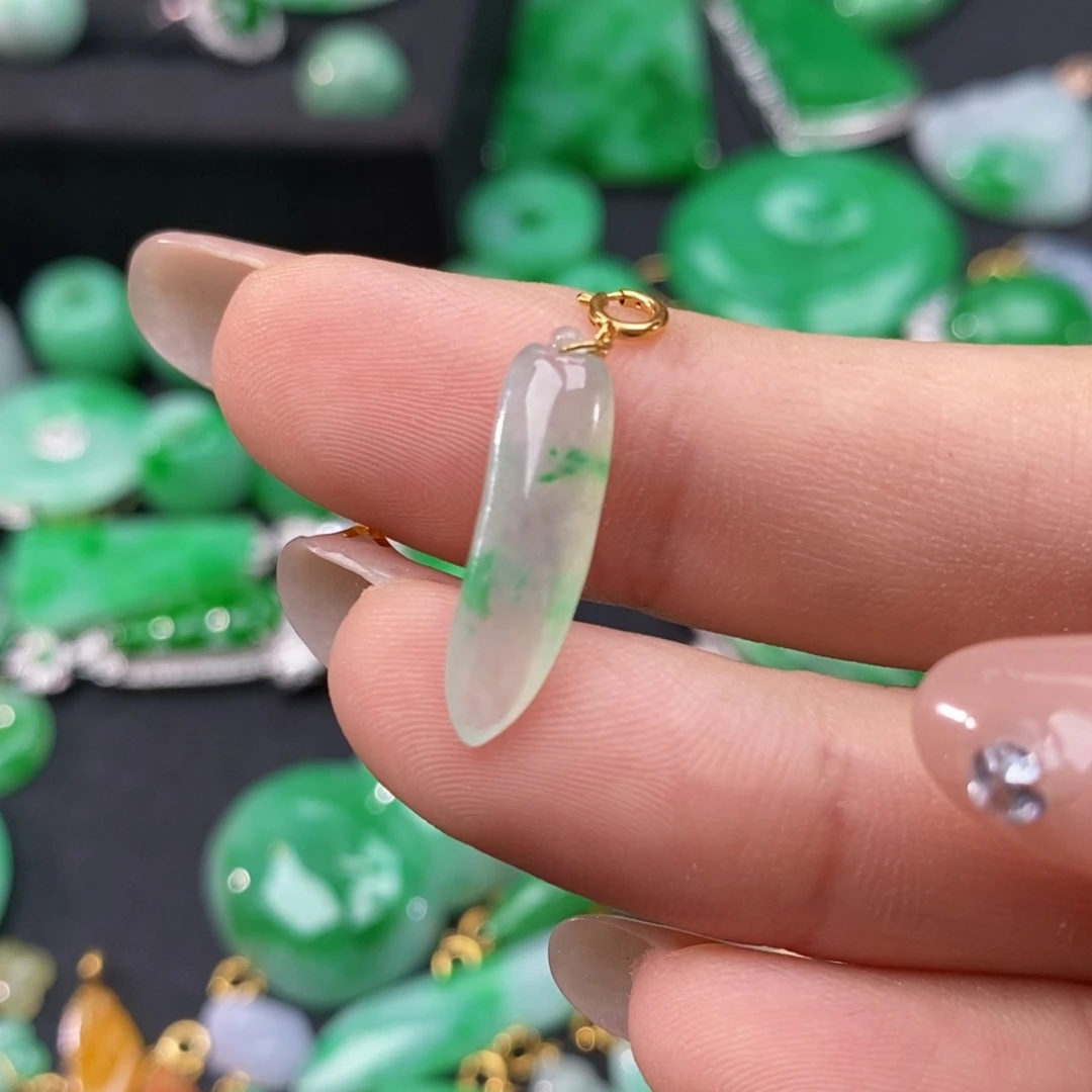 翡翠颈饰18K金镶嵌翡翠