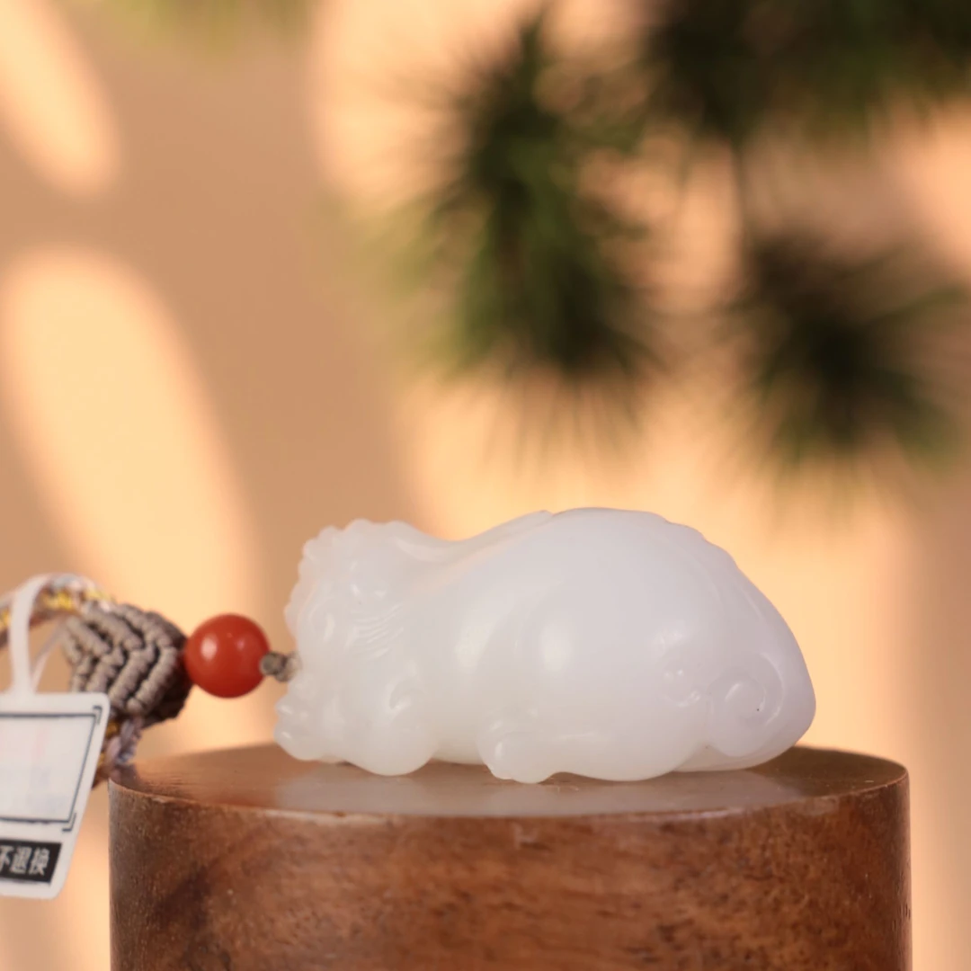 ZW6060二十世纪和田玉白玉貔貅吊坠