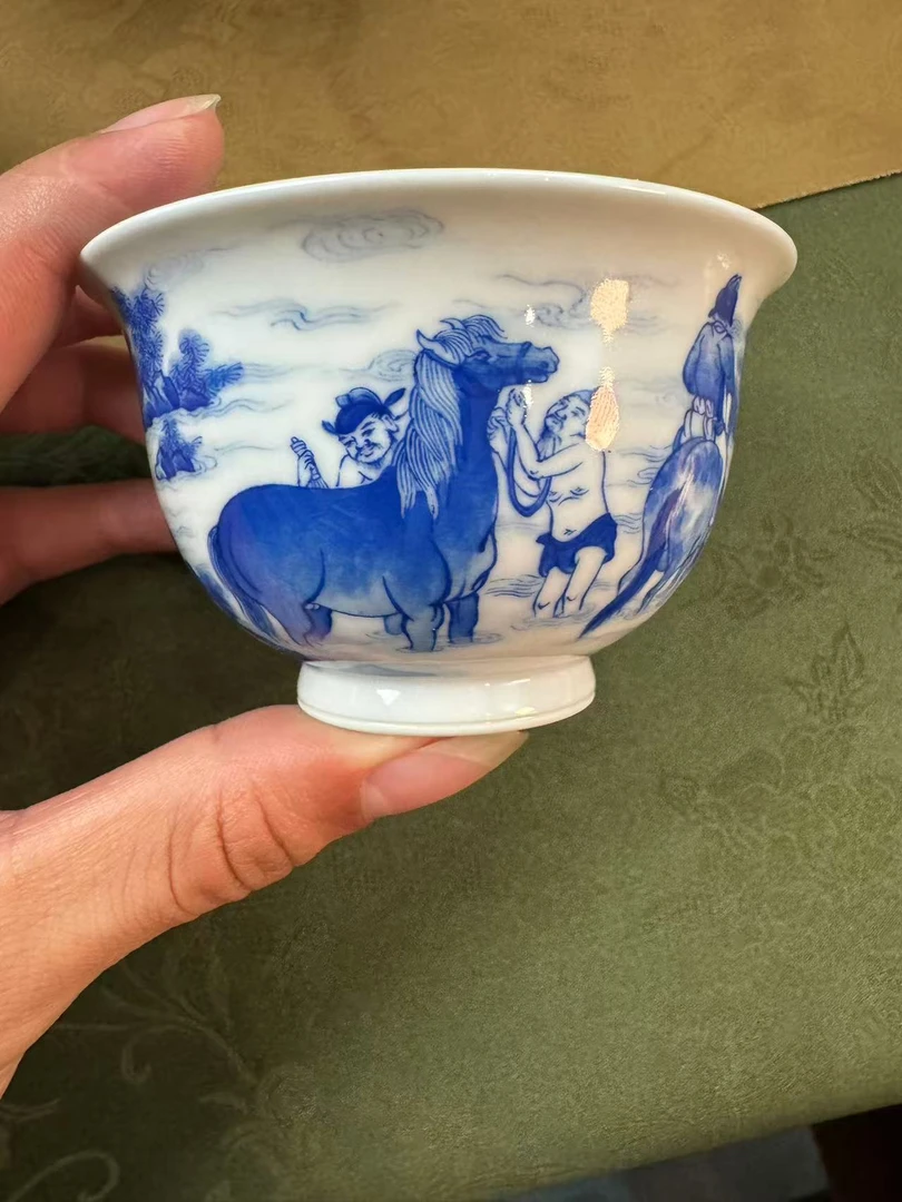 釉下青花浴马图两才盖碗